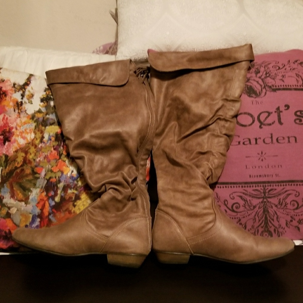 Fergalicious Rookie Slouch Wide leg Boots